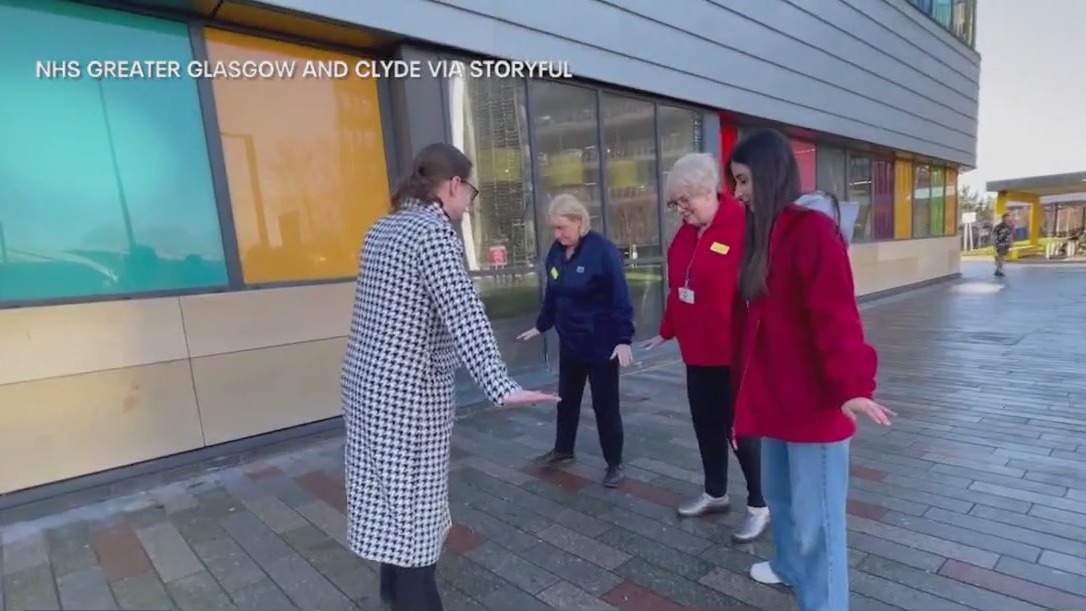 Experts: Walk like penguin to avoid falls on ice