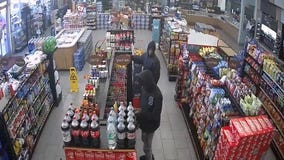 VIDEO: Humble store clerk tries to stop robbery