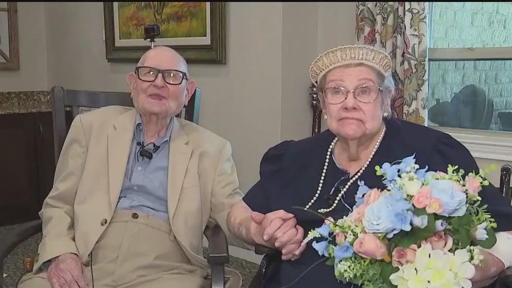 Midlothian couple renews vows