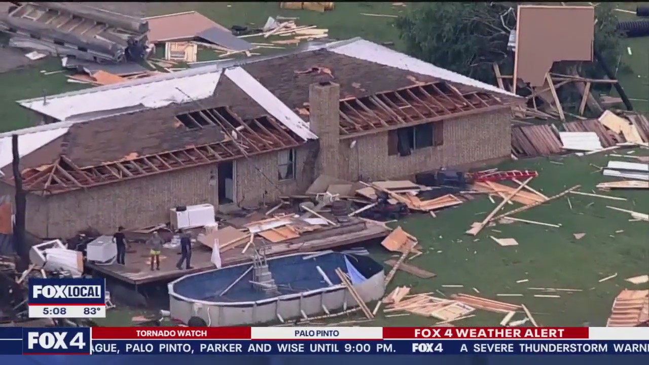 Tornado in North Texas hits the town of Gordon