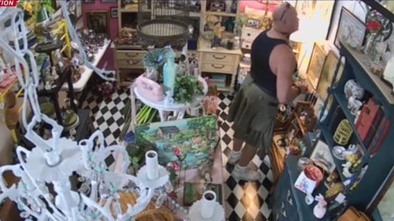 Man conceals antiques underneath kilt in Spring antique store