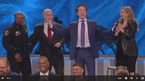 Pastor Joel Osteen invites Houston Mayor Whitmire and Police Chief to speak