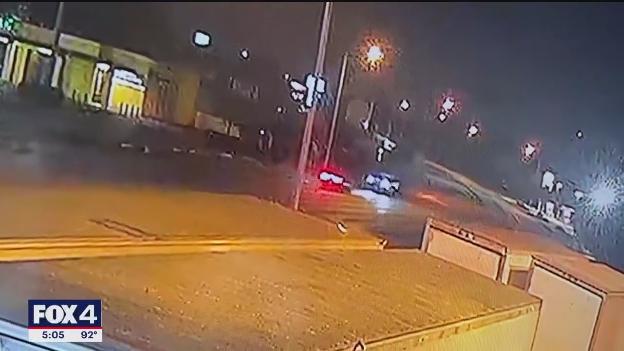 Video shows head-on crash involving Dallas police