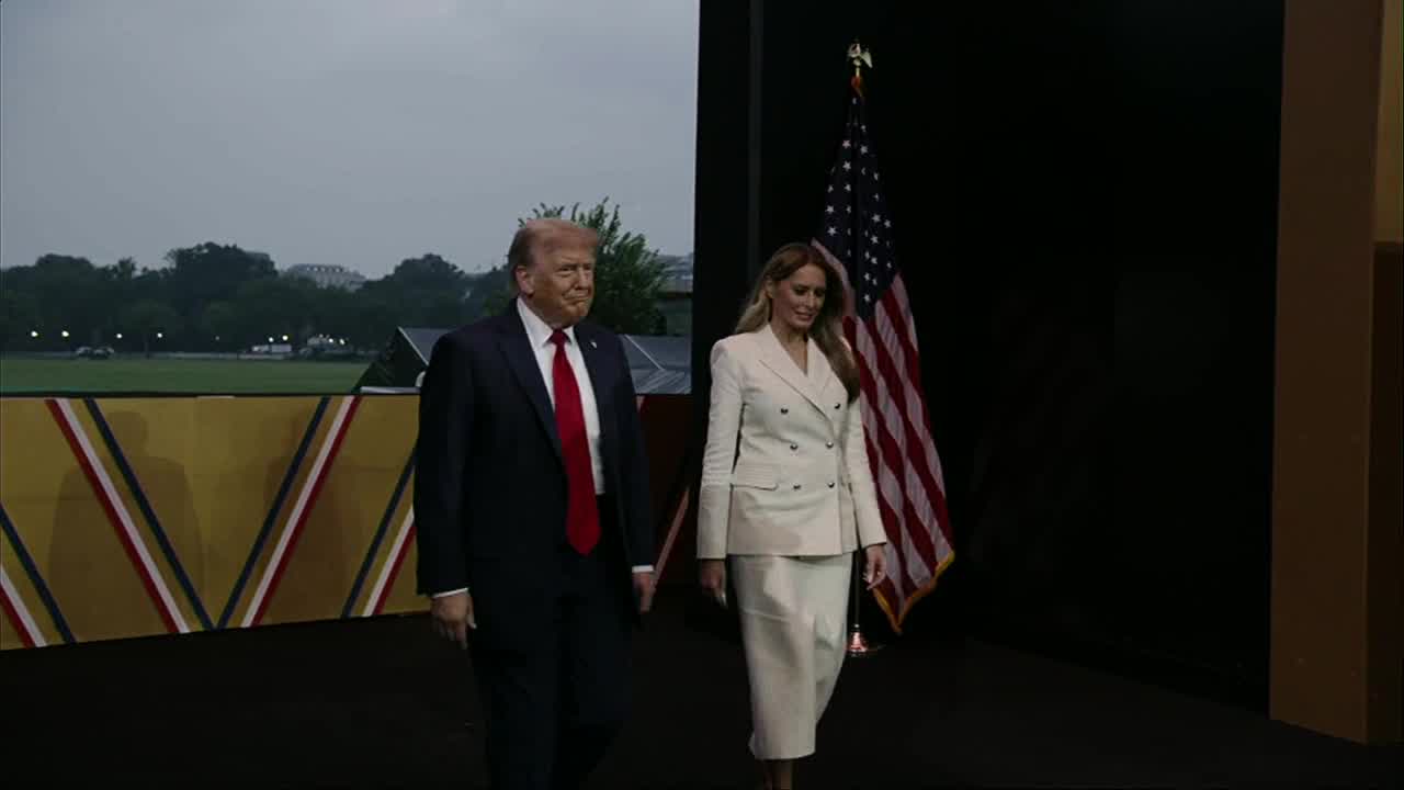 Trump speaks at military parade