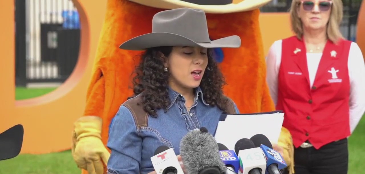 Harris County Judge kicks off Houston Livestock Show