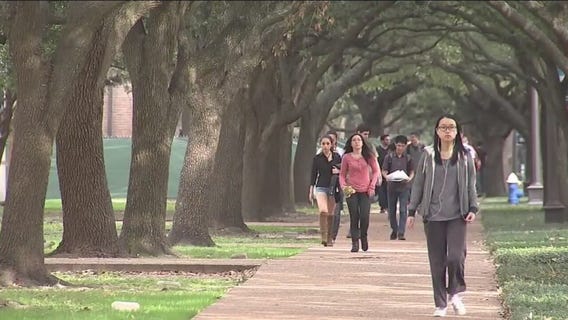 Emergency grants available for college students
