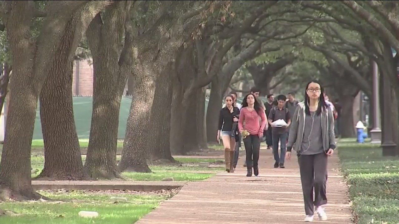 Emergency grants available for college students