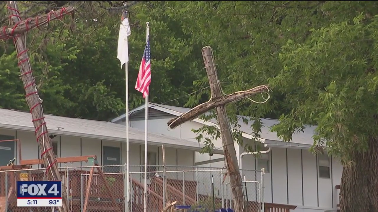 Volunteers assist law officers in Center Point search