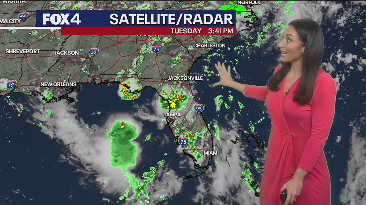 TX rain continues, Dexter developing? | Texas Weather Live