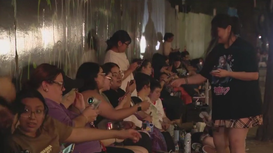 Long line forms ahead of 'Jin' solo show at AAC