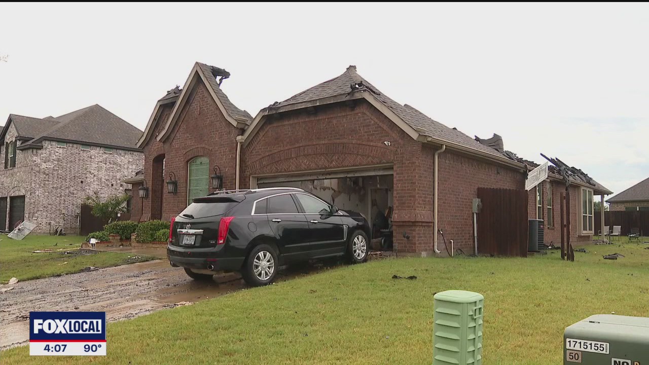 Lightning strike sparks Waxahachie house fire