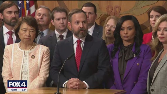 Arrest warrants issued as Texas Democrats flee state