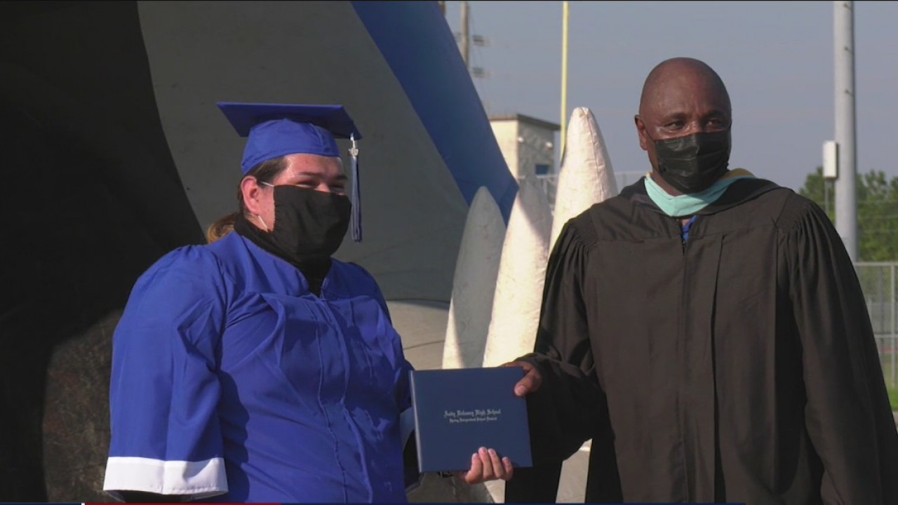 Drive-thru graduation held for Spring ISD students