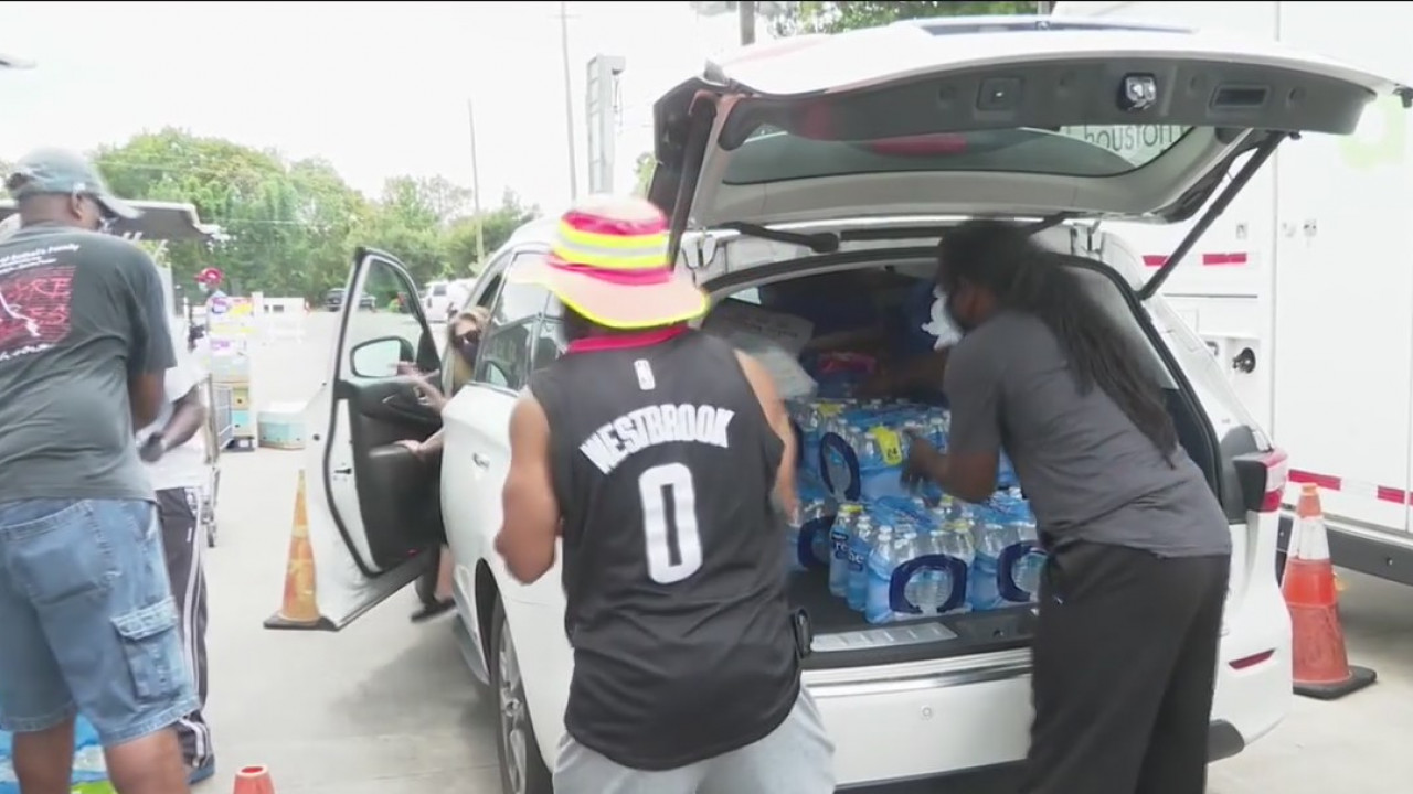 Houstonians step up to help others