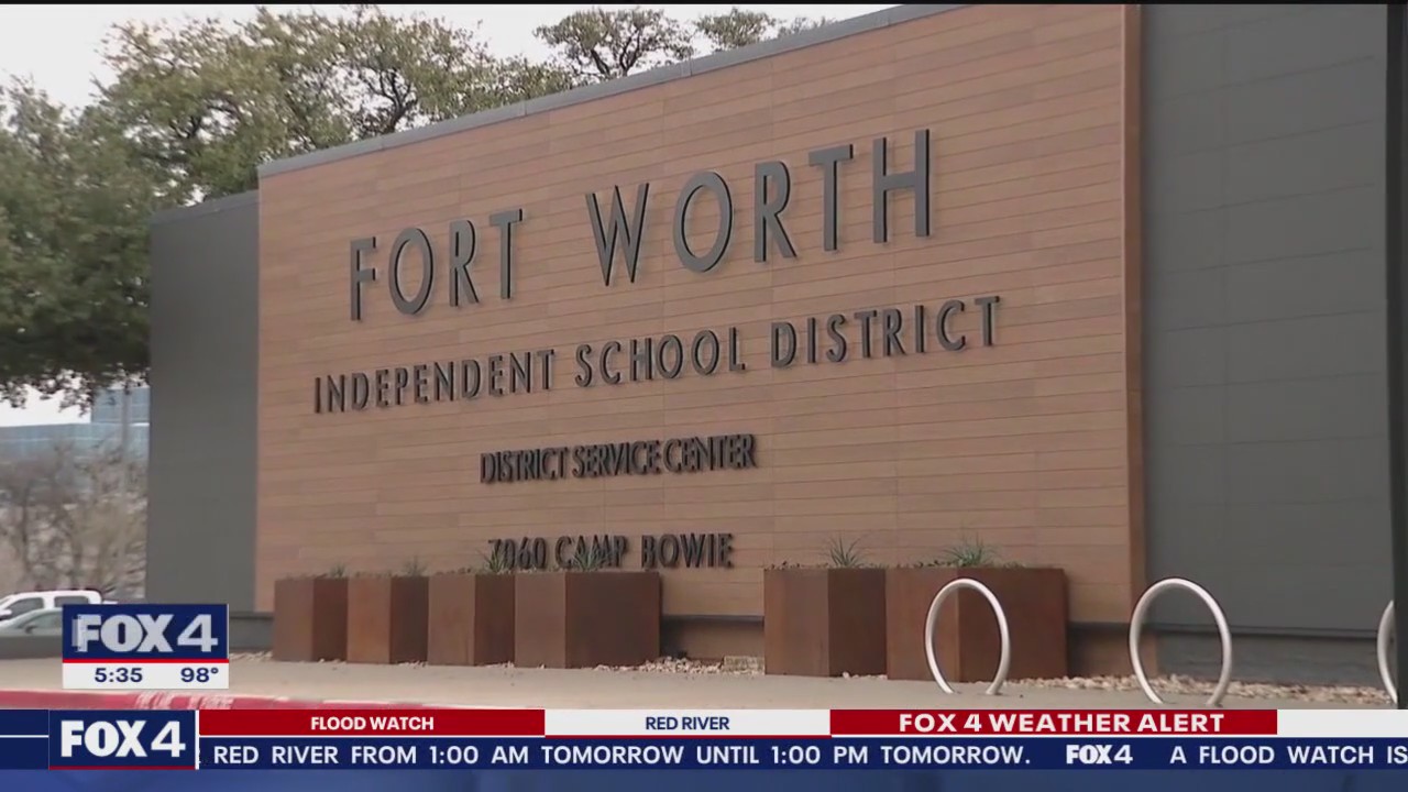Texas education commissioner visits Fort Worth ISD