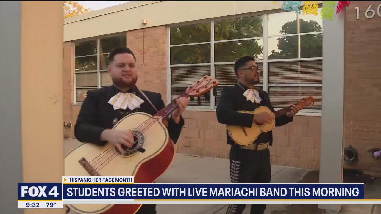 Mariachi band welcomes students at Arlington school