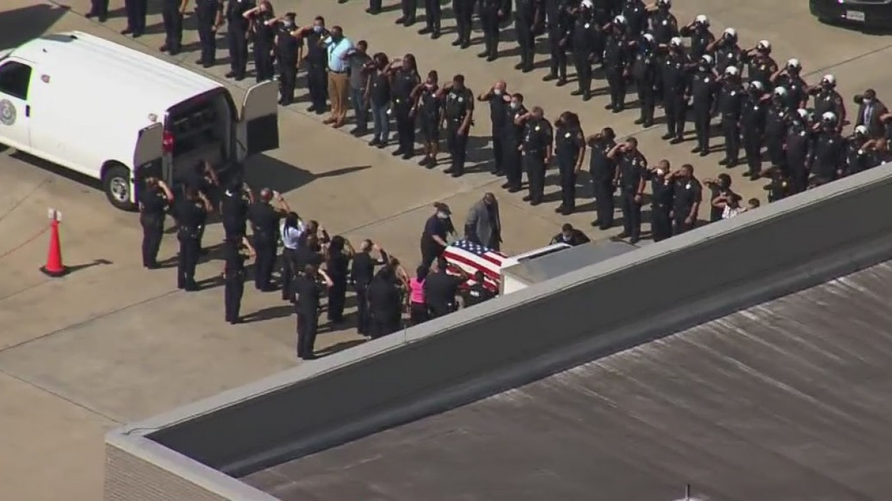 Houston Police officers mourn loss of veteran Sergeant Harold Preston