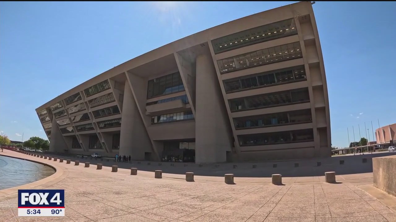 Dallas weighs repair vs relocation for new city hall