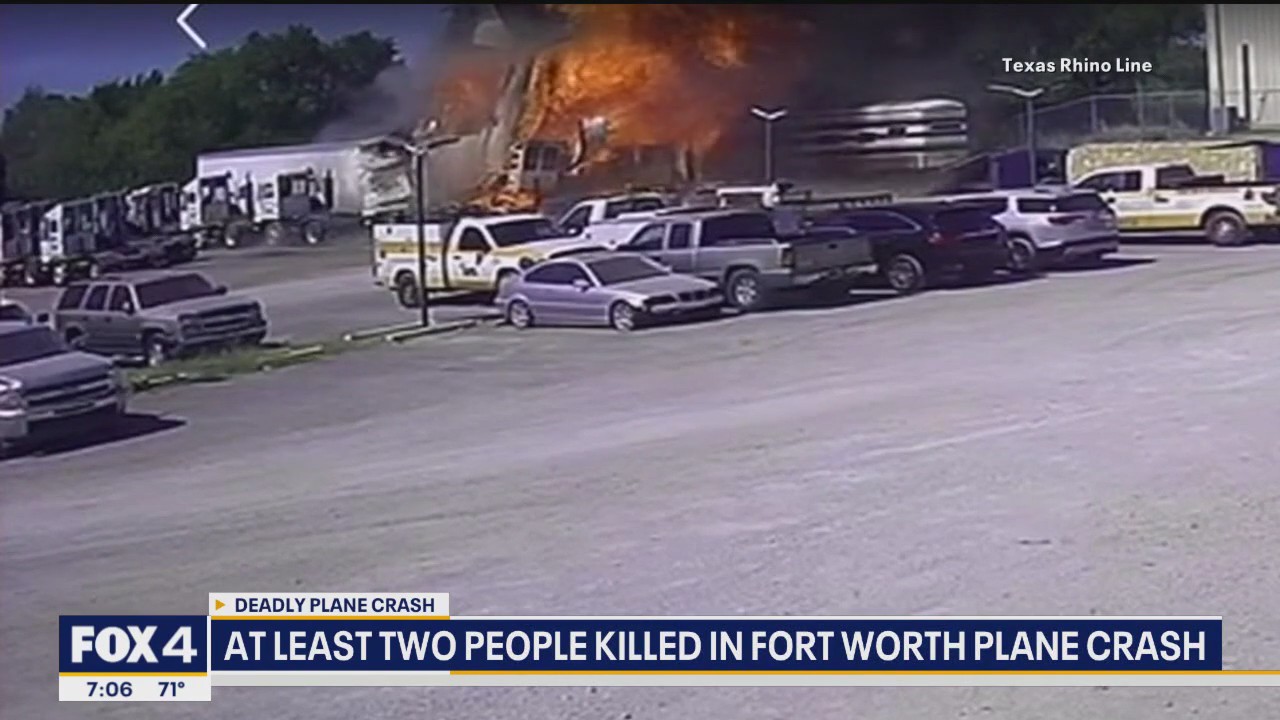 At least 2 people killed in Fort Worth plane crash