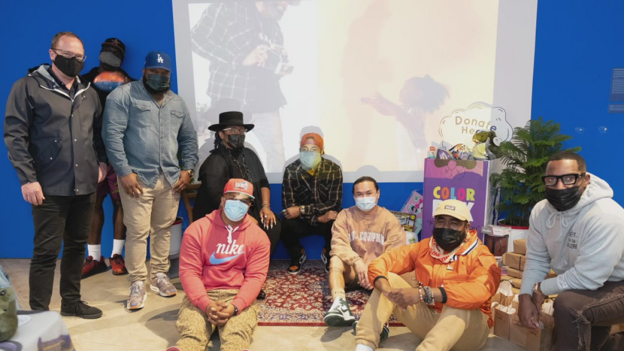 'Cool Dad' in Houston doing their part to inspire, spread hope during holidays