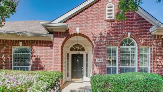 Orchard let's homesellers buy new home before selling their old one