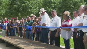 Officials celebrate ribbon cutting ceremony for extended Houston-area park