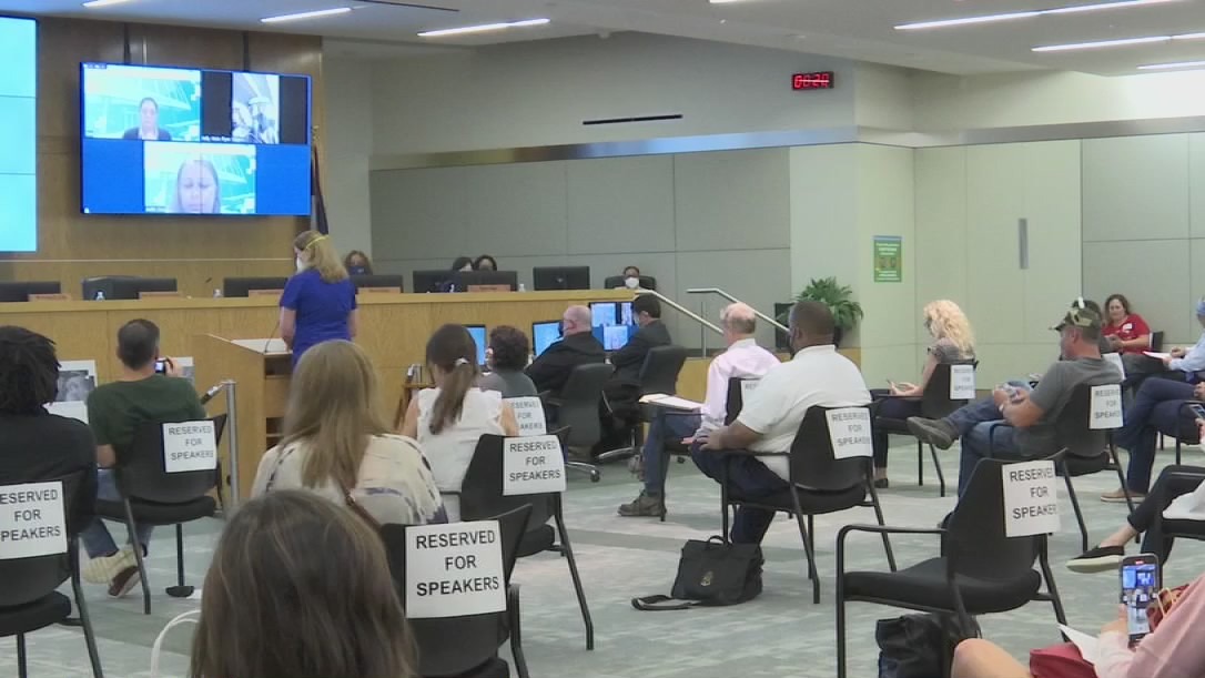 Houston ISD Board unanimously approves mask mandate
