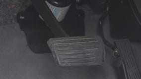 Pearland couple says car wash smashed windshield while they were in car