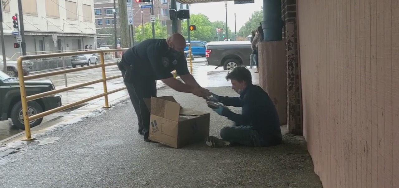 Deputy with Harris County Sheriff's Office feeds residents experiencing homelessness