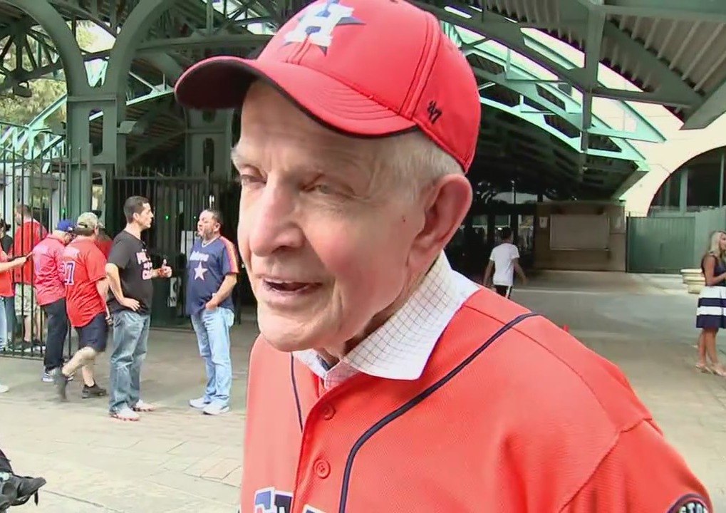 Houston fans pumped as Astros prepare to take on Red Sox in ACLS Game 6