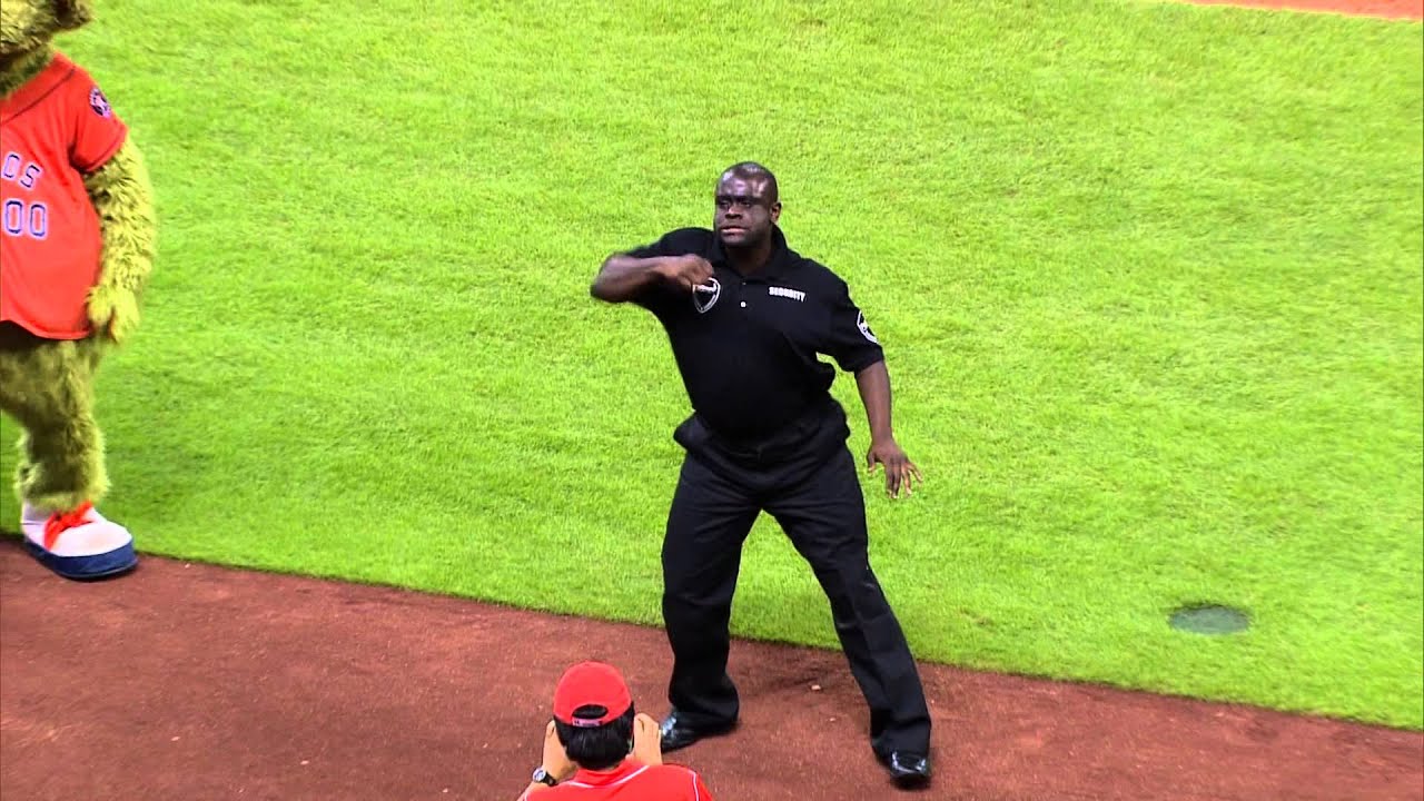 Dancing security guard from Houston Astros game looks back on viral video