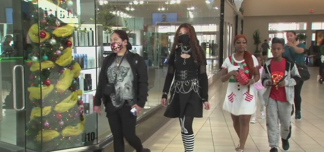 Catching up with last minute Christmas shoppers in Houston