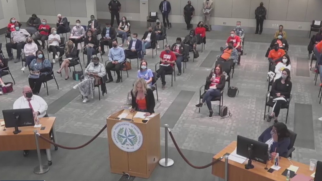 HISD parents protest HISD mask mandate