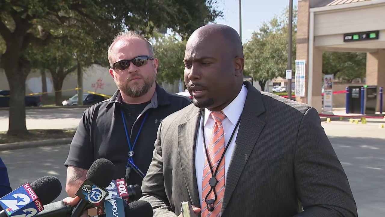 Attempted bank robbery in north Harris County turns into gunfight with alleged suspects