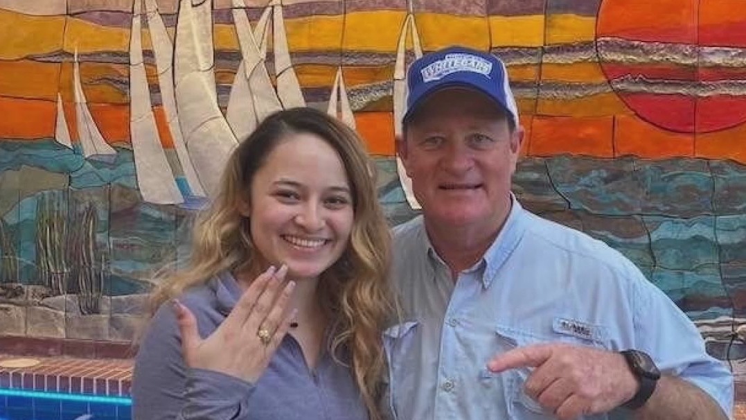 Treasure hunter finds and returns ring college student lost in Galveston