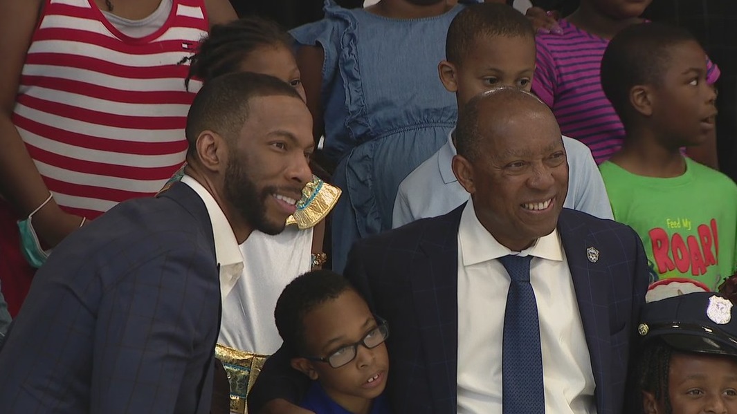 Jonathan Martin stops by Anderson Academy to encourage children to dream big