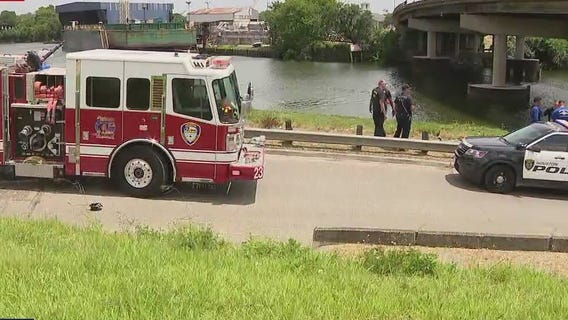 Teenage girl drowns after vehicle crashes into Houston bayou