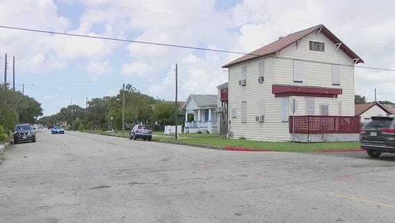 2 children, 2 adults killed after suspected drunk driver crashes into golf cart