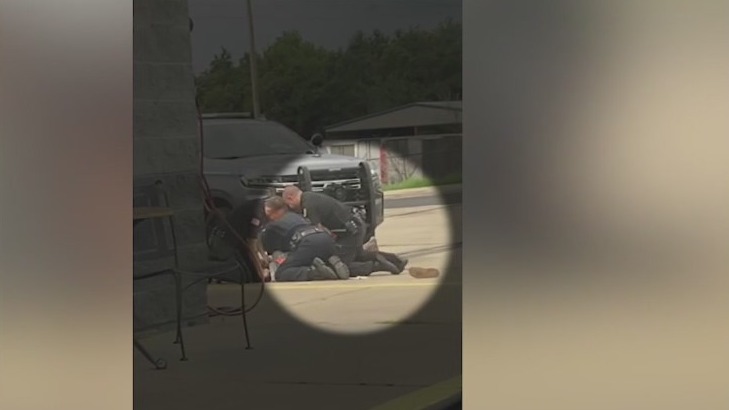 Arkansas officers under investigation after viral video of beating