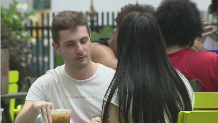 Angela After Dark: Are you showing 'beige flags' while dating?