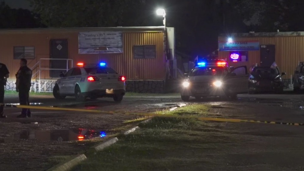 Man killed after trying to rob illegal game room in east Harris County ...