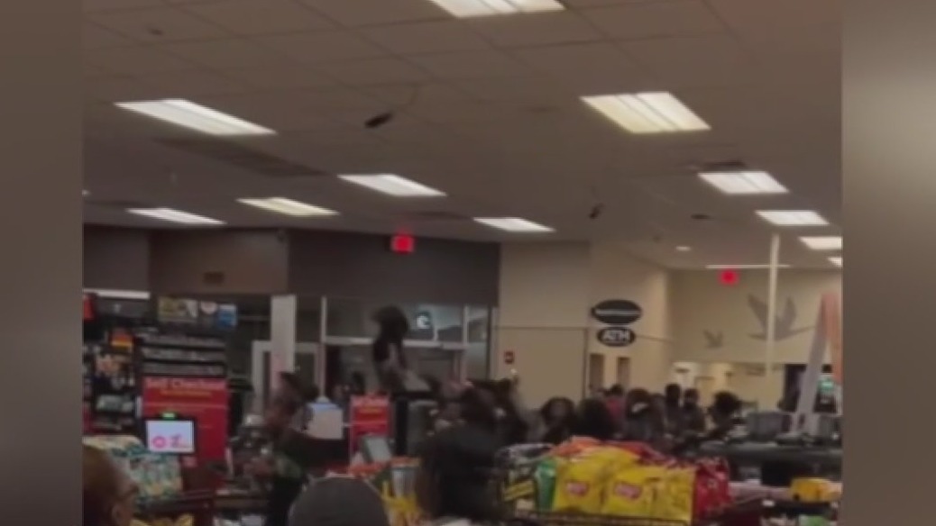 VIDEO: Teens vandalize Wawa convenience store in Philly