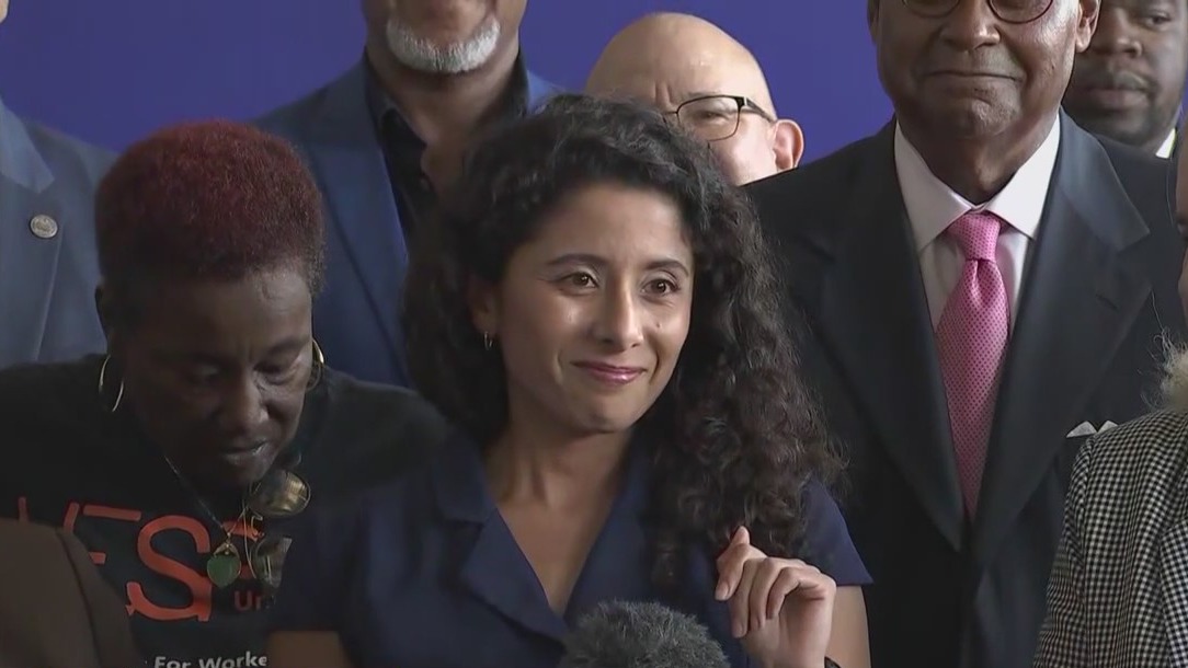 Hidalgo wins tight race for Harris County judge, defeating Mealer