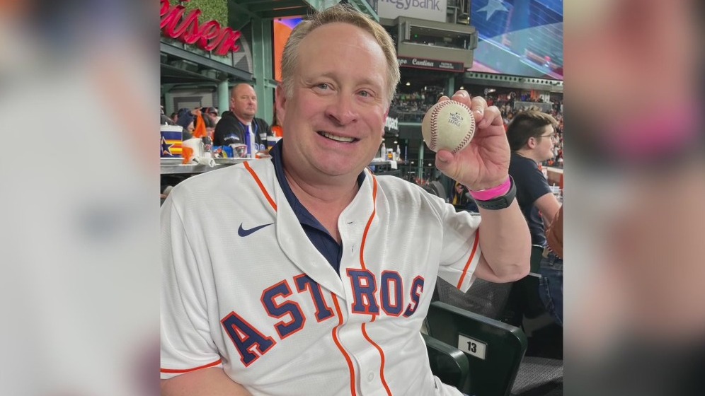 Houston Astros fan says he's going to continue holding onto Yordan Alvarez's homerun ball
