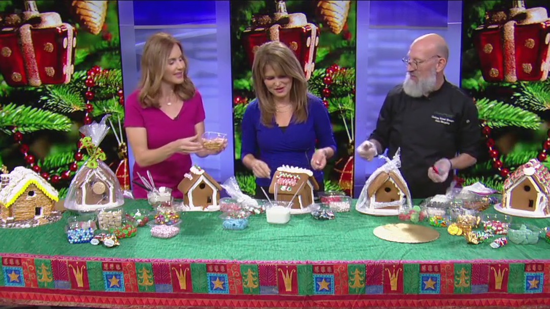 How to decorate a gingerbread house