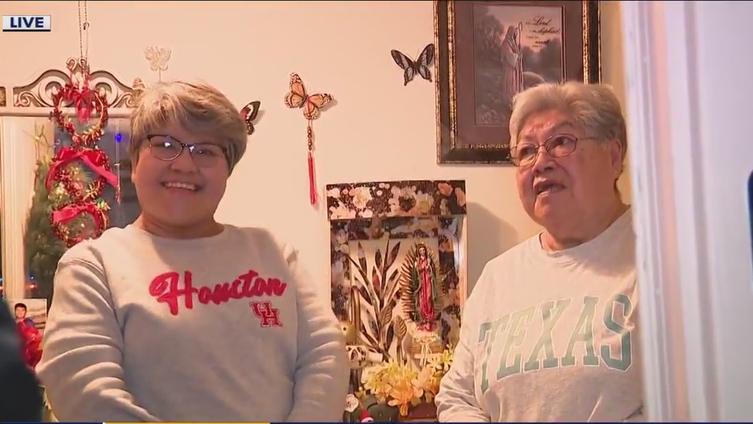 Day 10 of 12 Days of Christmas: The Lopez Family