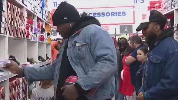 Houston Texans player Laremy Tunsil hosts annual Christmas shopping spree for families