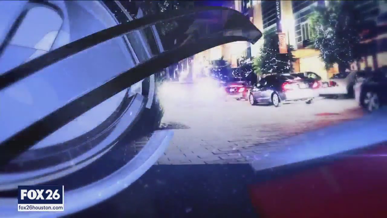 Visiting El Bolillo Bakery checking out their Rosca de Reyes