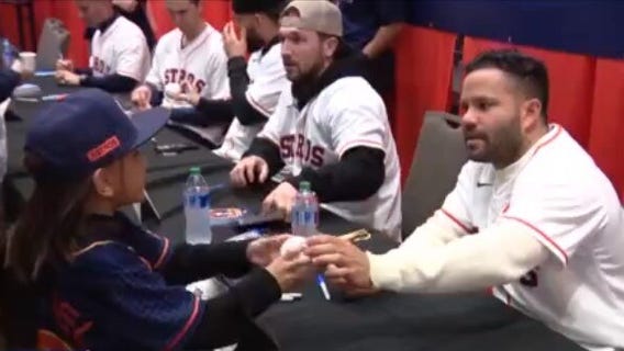 Houston Astros FanFest: Players sign autographs, take pictures with fans