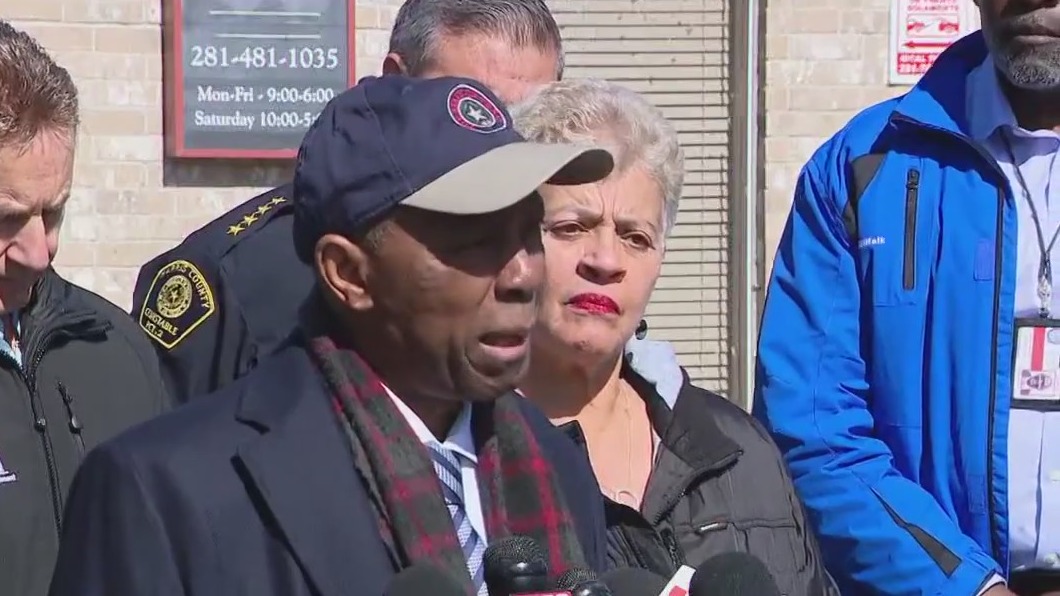 Houston Tornado Aftermath: Residents cleaning up from Tuesday?s violent storms